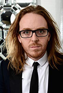 How tall is Tim Minchin?